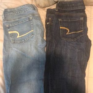 Light and dark American eagle cropped jeans